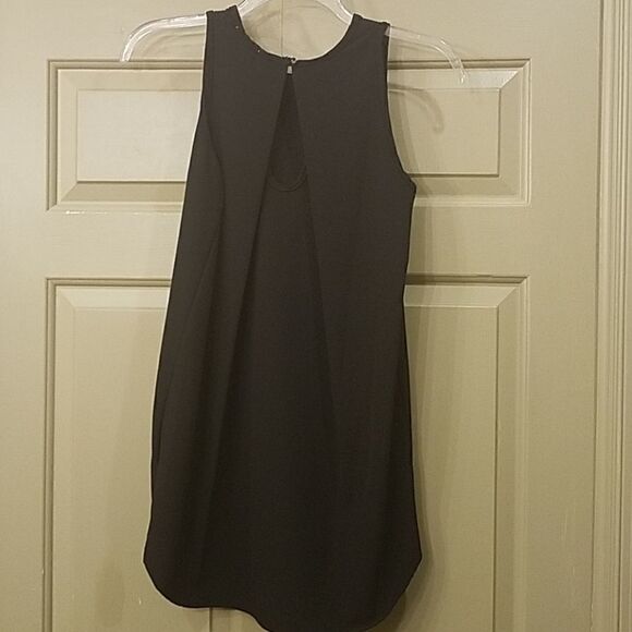Basic black monteau tank top - Picture 2 of 4